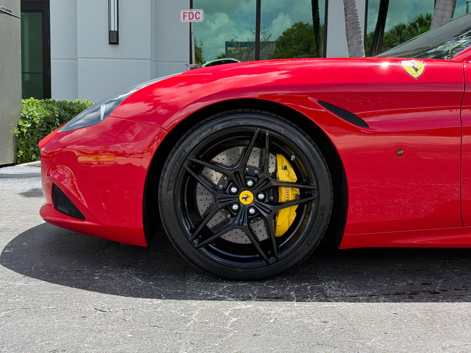 Used 2017 Ferrari California T RWD image 13