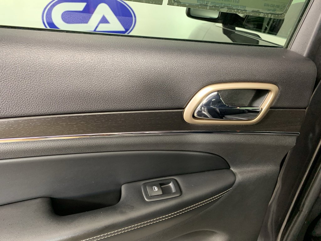 Used 2017 Jeep Grand Cherokee Limited w/ Luxury Group II image 32