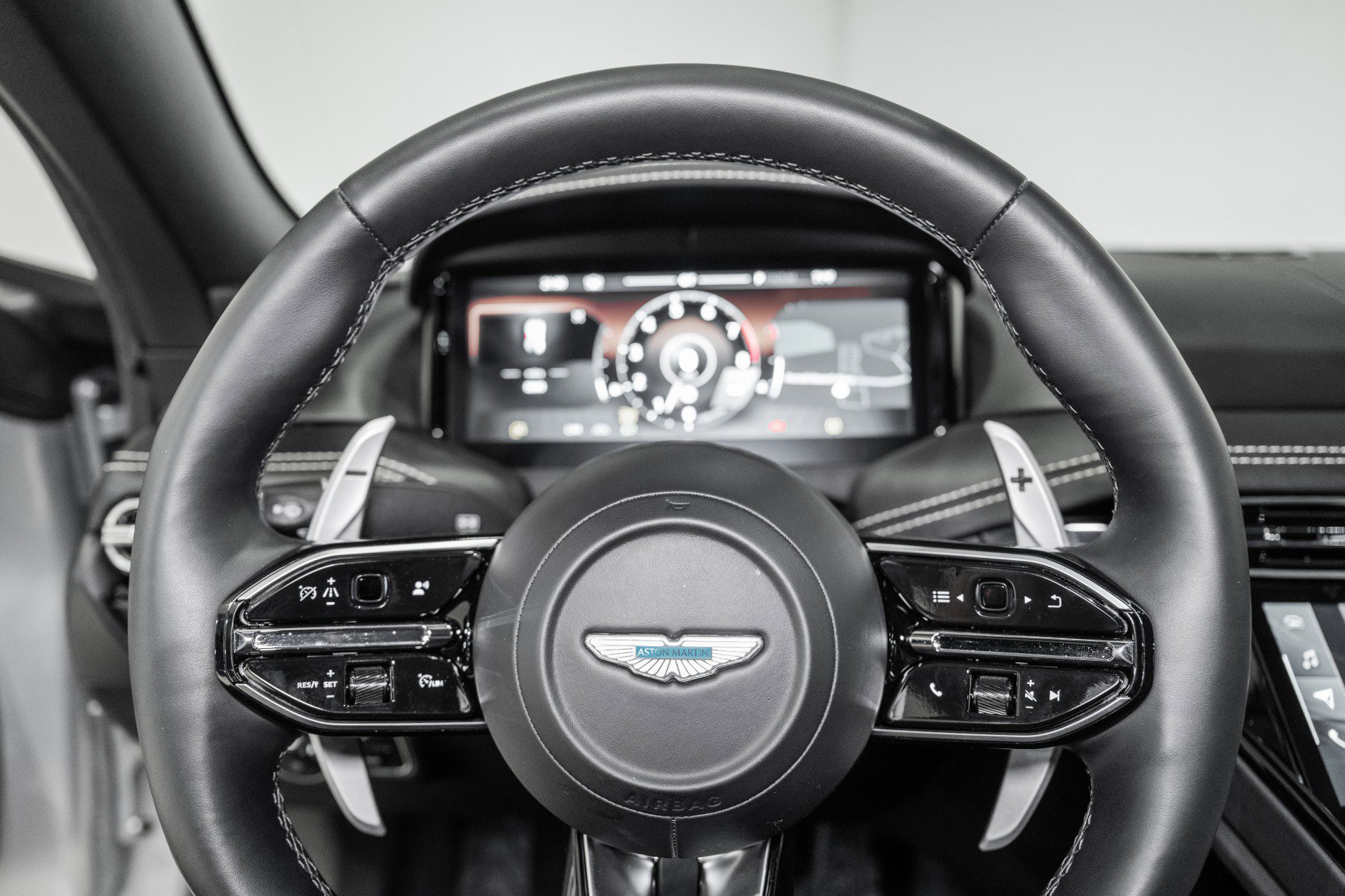 Used 2024 Aston Martin DB12 Coupe RWD image 11