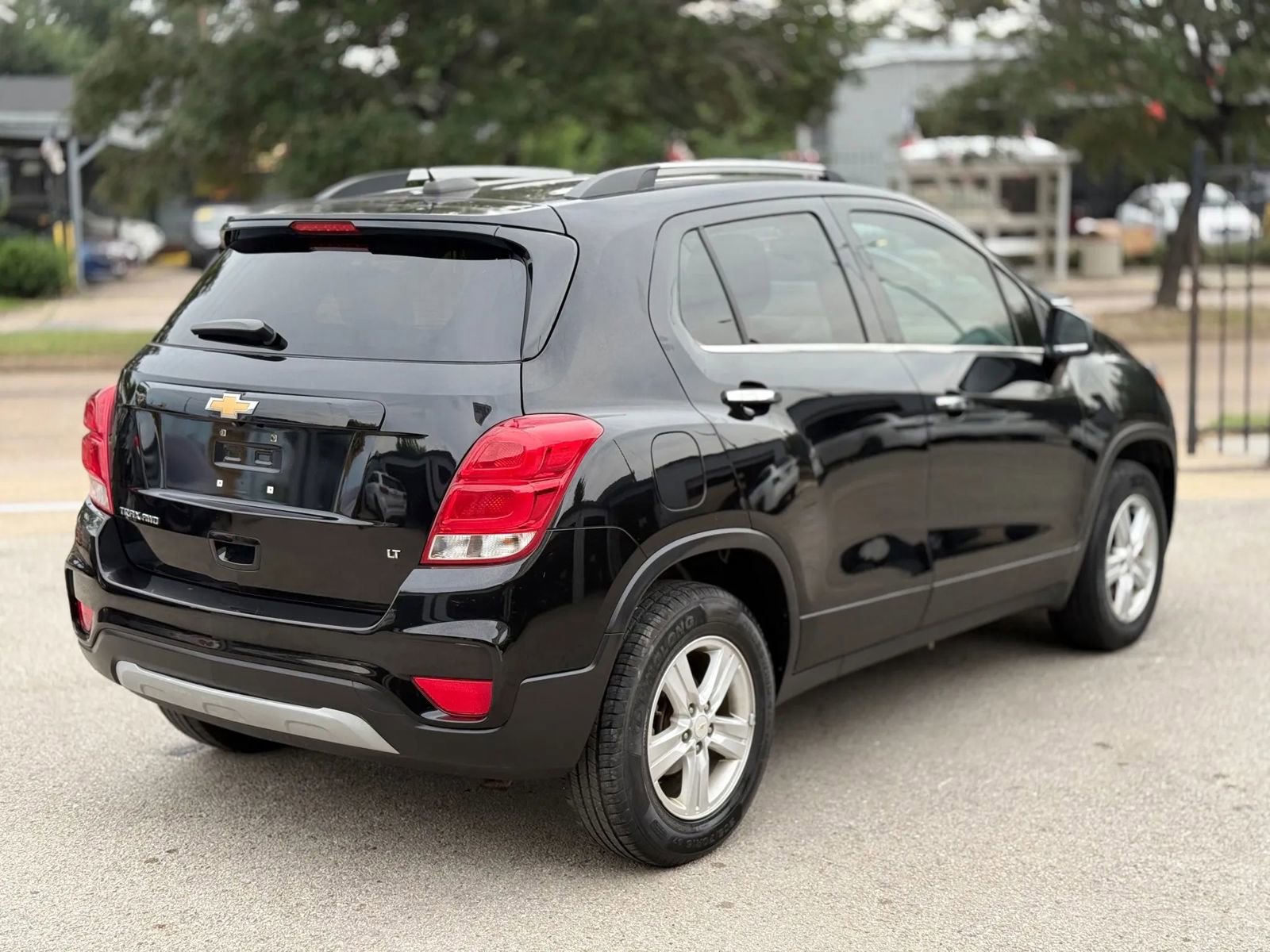 Used 2019 Chevrolet Trax LT w/ LT Convenience Package image 4