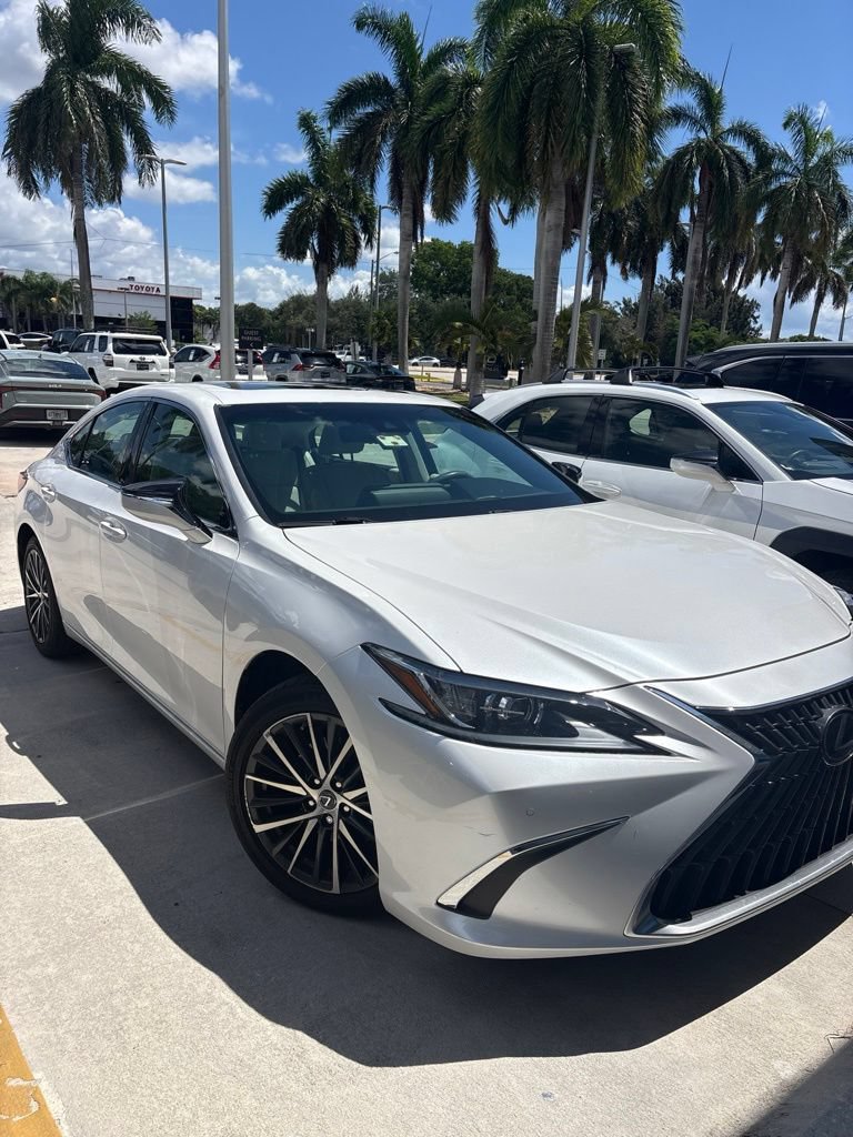 Used 2024 Lexus ES 350 w/ Premium Package FWD image 5