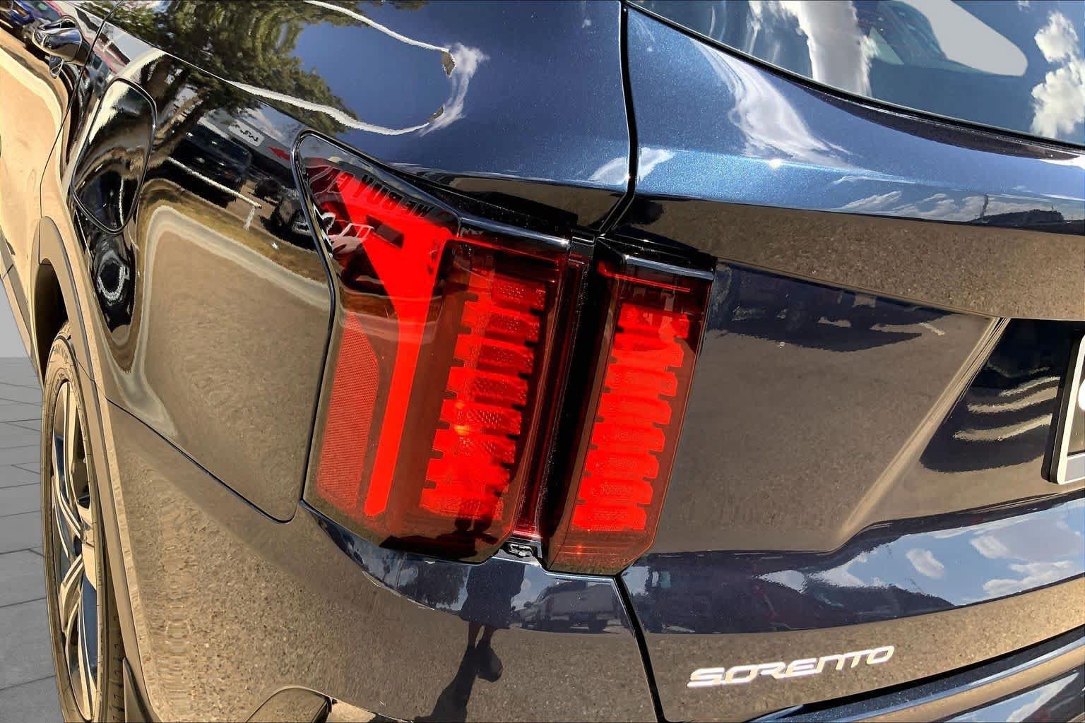 Used 2024 Kia Sorento EX AWD/4WD image 32
