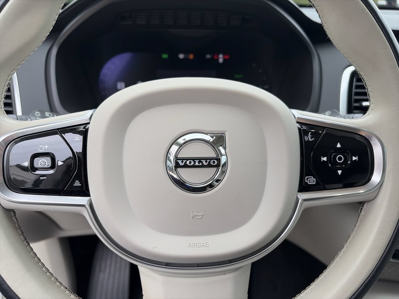 Used 2023 Volvo XC90 T8 Ultimate AWD/4WD image 22