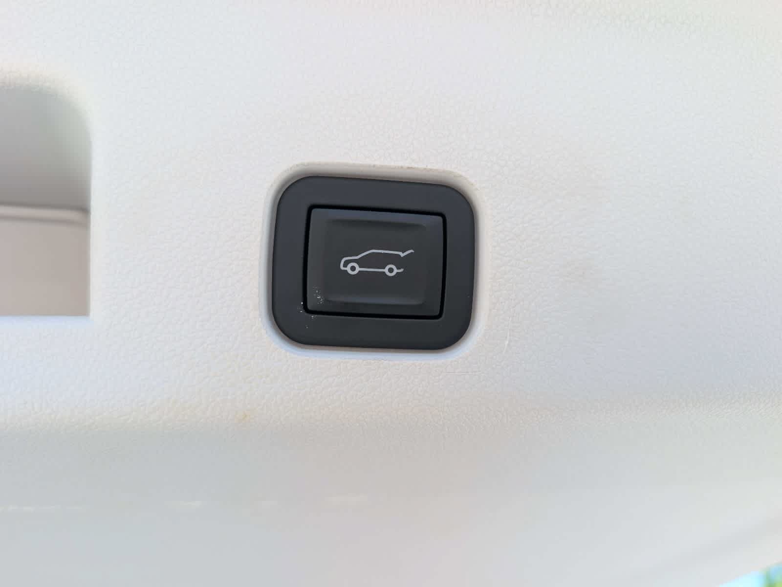 Used 2025 GMC Acadia Denali w/ Super Cruise Package FWD image 12
