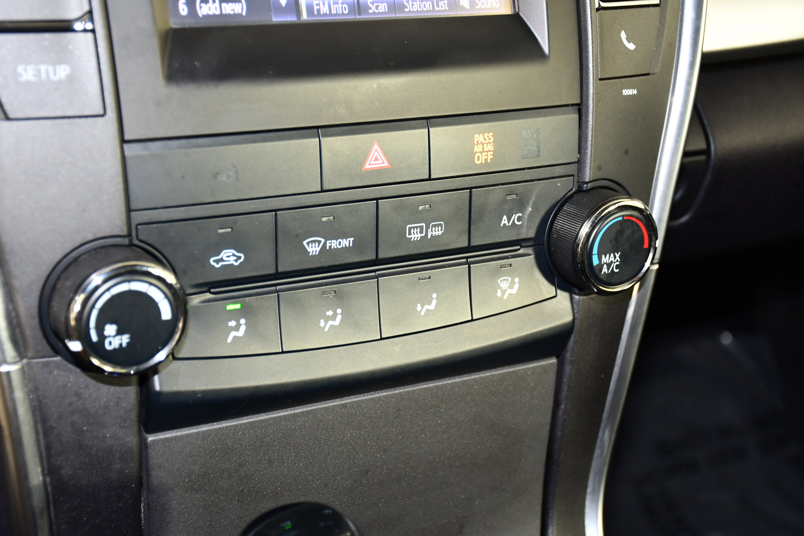 Used 2017 Toyota Camry SE FWD image 29