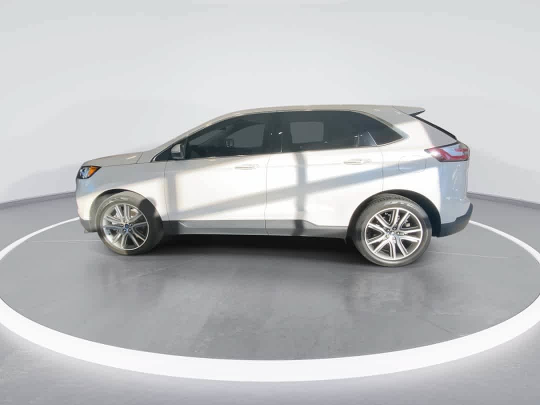 Used 2019 Ford Edge Titanium w/ Class II Trailer Tow Package AWD/4WD image 5