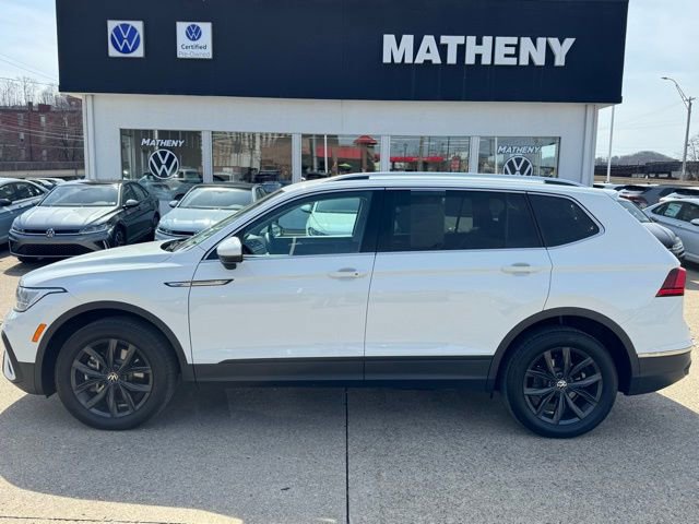 Certified 2024 Volkswagen Tiguan SE image 2