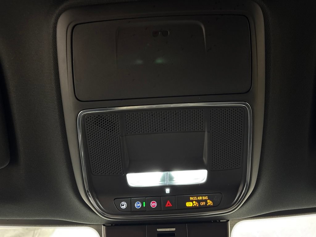 Used 2025 GMC Acadia Denali AWD/4WD image 26