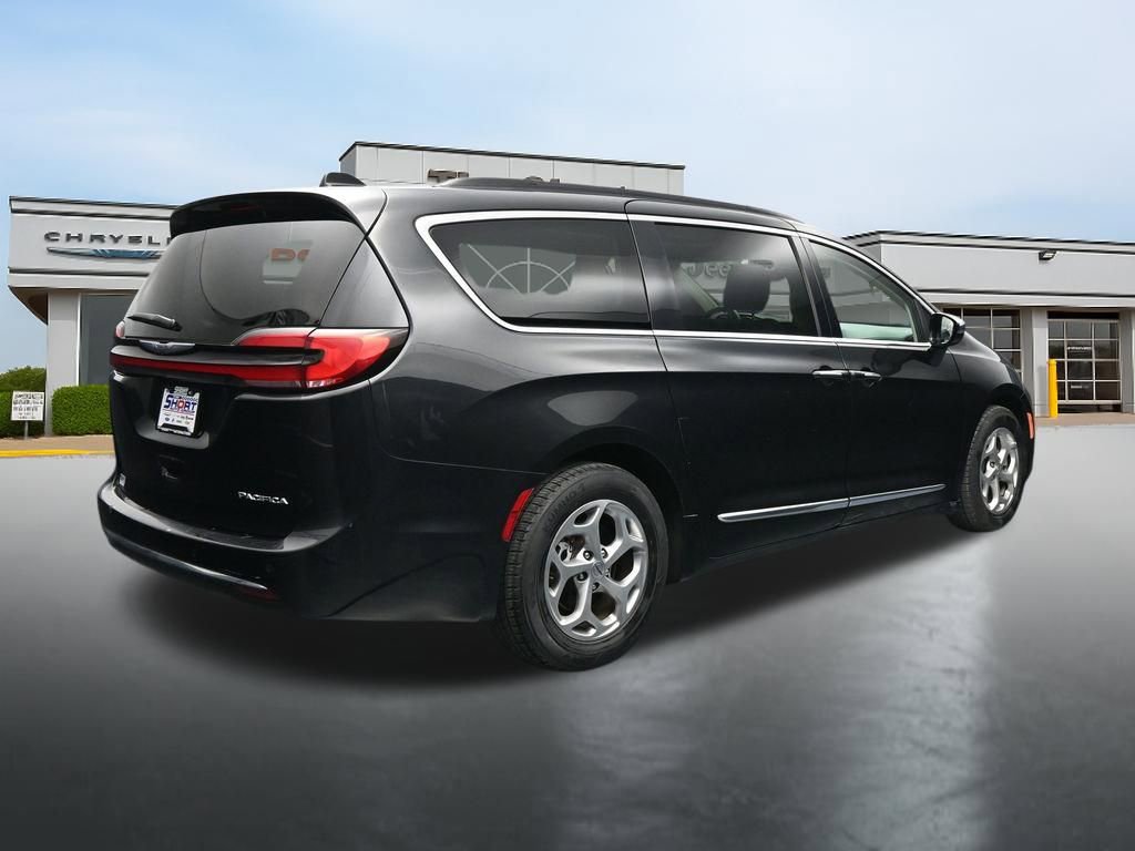 Used 2023 Chrysler Pacifica Limited FWD image 5