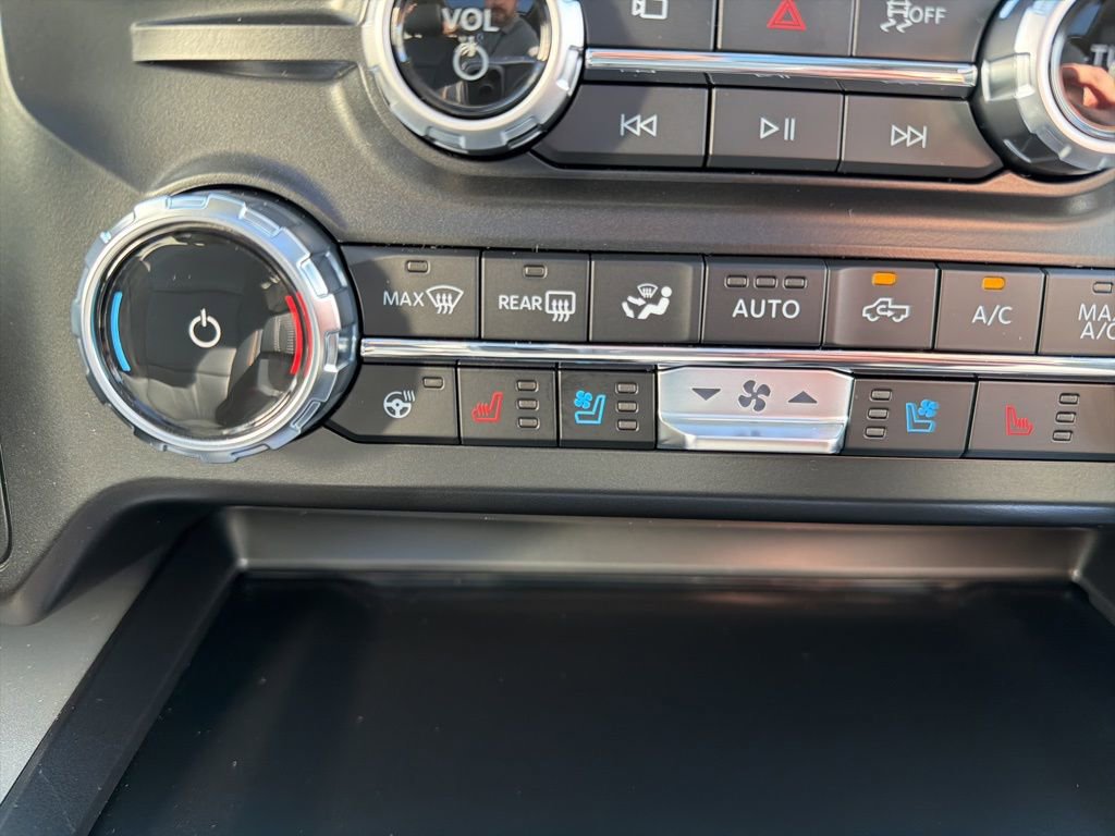 New 2026 Ford F250 Lariat w/ Black Appearance Package image 34