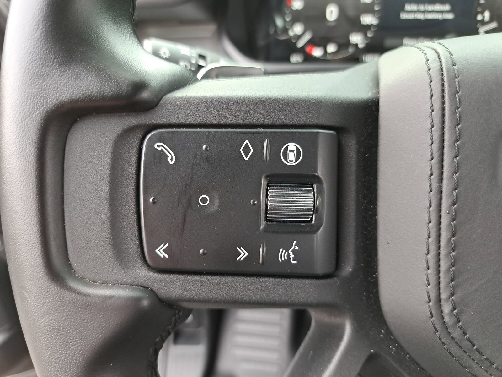 Used 2025 Land Rover Defender 110 V8 image 16