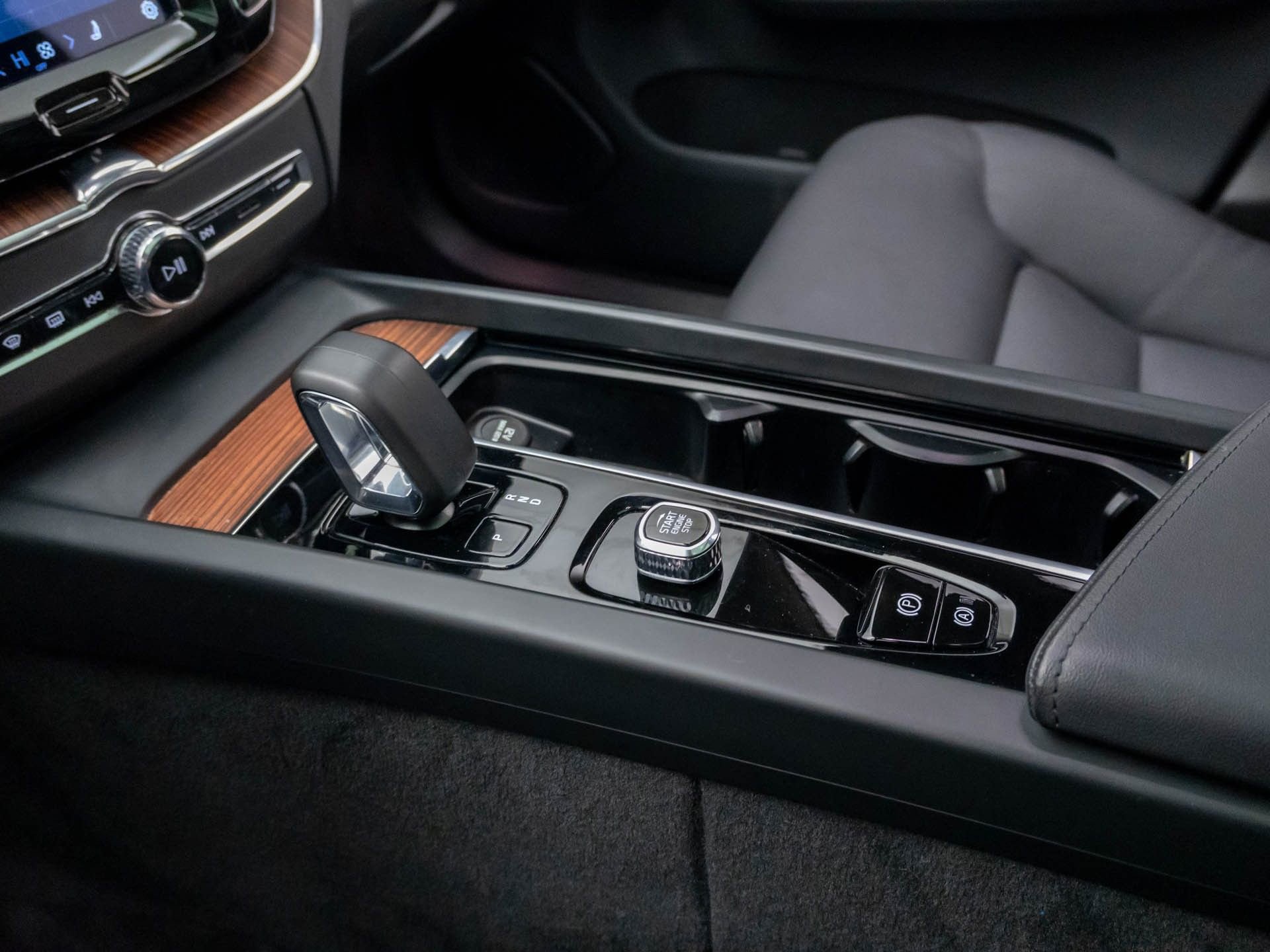 Used 2023 Volvo XC60 B5 Plus w/ Climate Package image 12