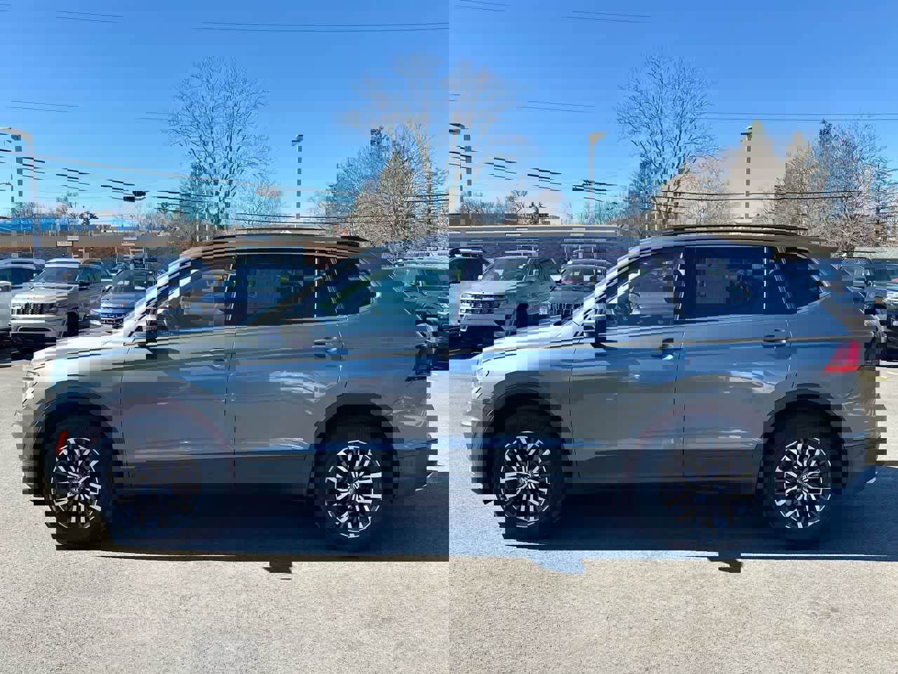 Used 2019 Volkswagen Tiguan SE w/ Panoramic Sunroof Package image 10