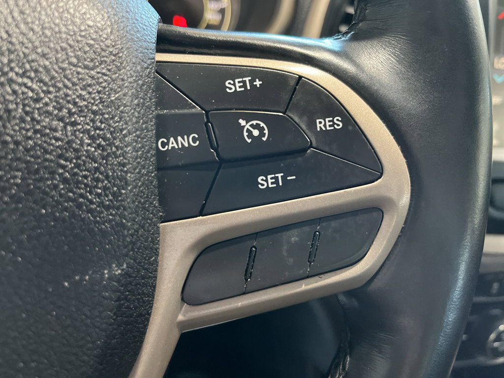 Used 2017 Jeep Cherokee High Altitude AWD/4WD image 19
