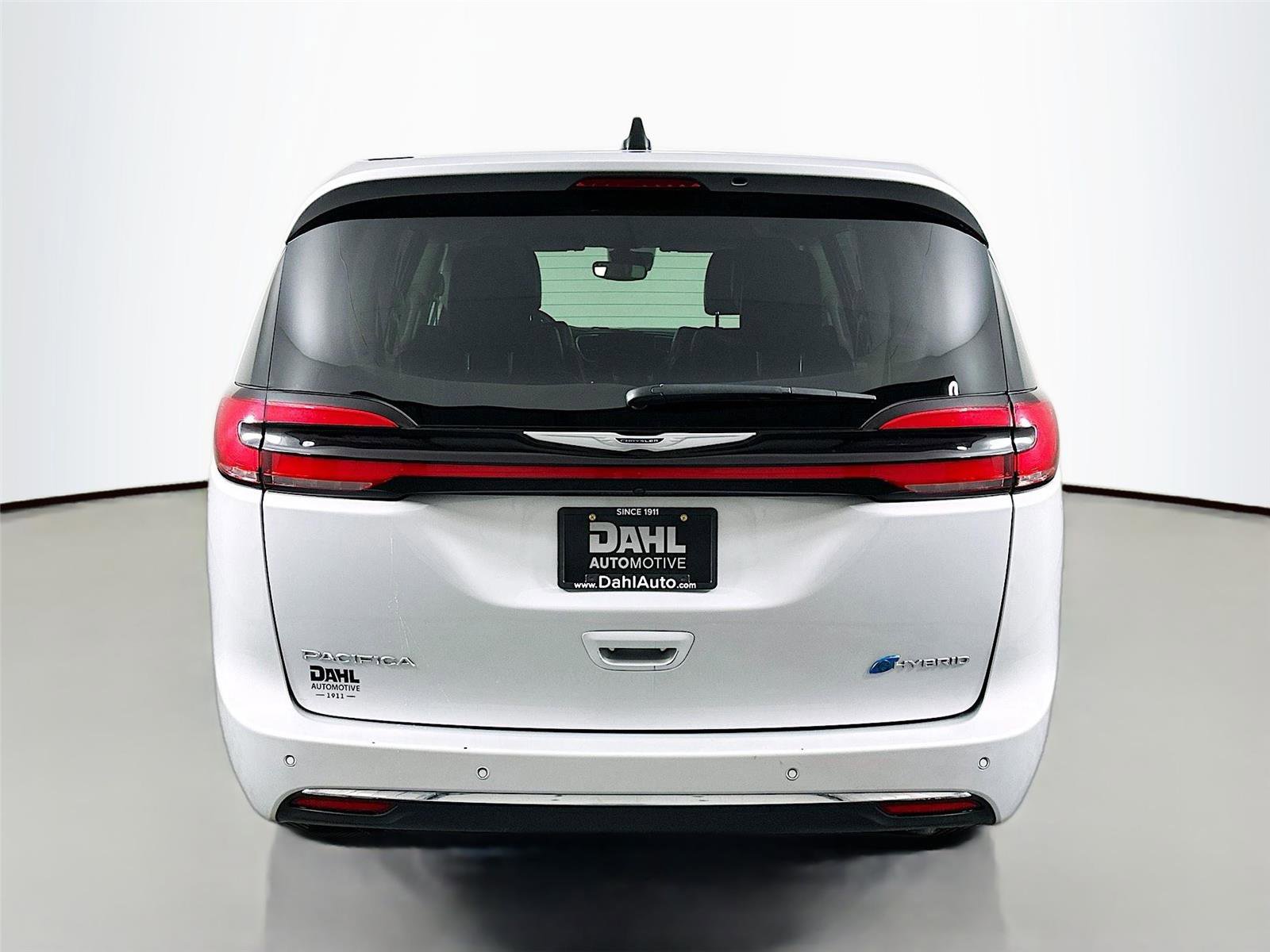 Used 2024 Chrysler Pacifica Select image 12
