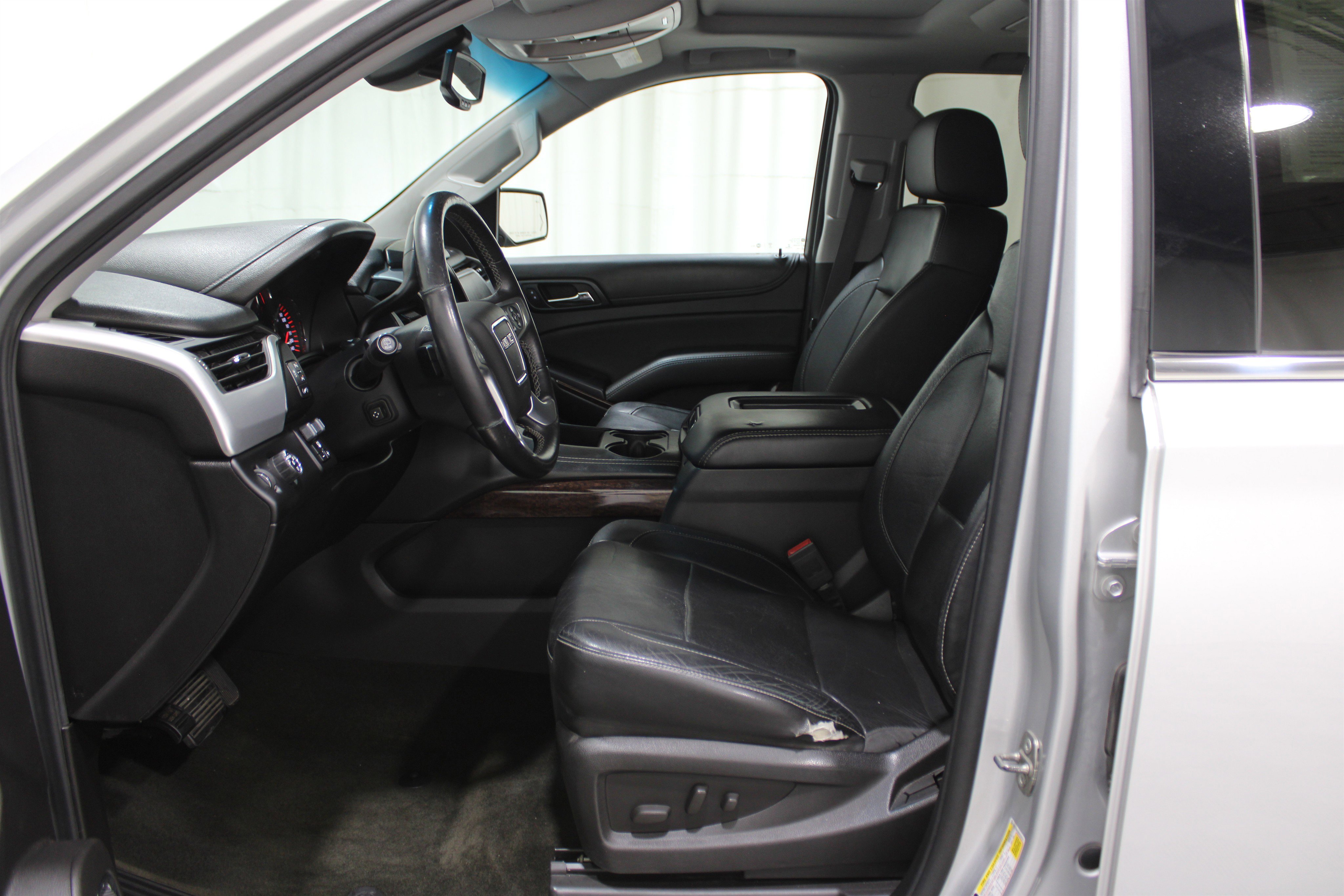 Used 2016 GMC Yukon SLT w/ Open Road Package image 3