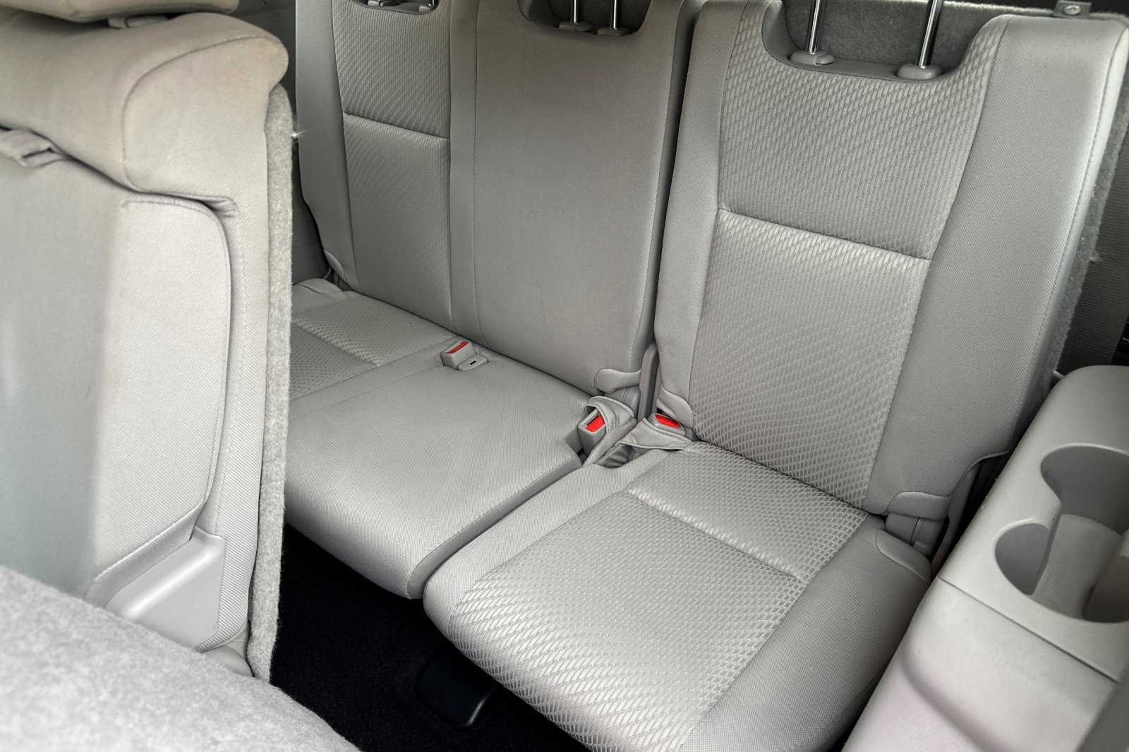 Used 2018 Toyota Highlander LE w/ Carpet Mat Package (TMS) AWD/4WD image 17