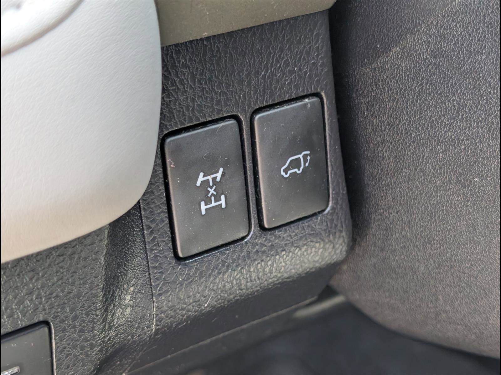 Used 2015 Toyota RAV4 Limited w/ Technology Package AWD/4WD image 18