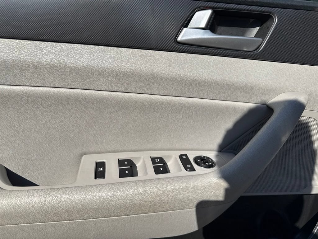 Used 2017 Hyundai Sonata Sport w/ Value Edition Package 02 FWD image 13