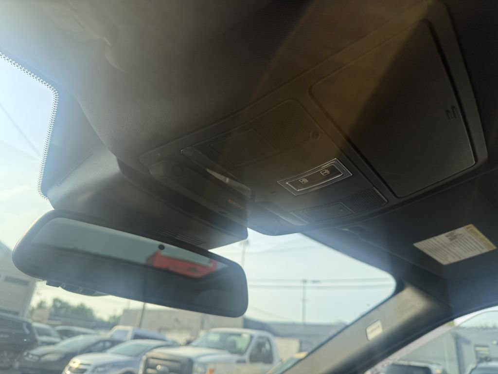 Used 2019 Land Rover Range Rover Evoque SE Premium image 15