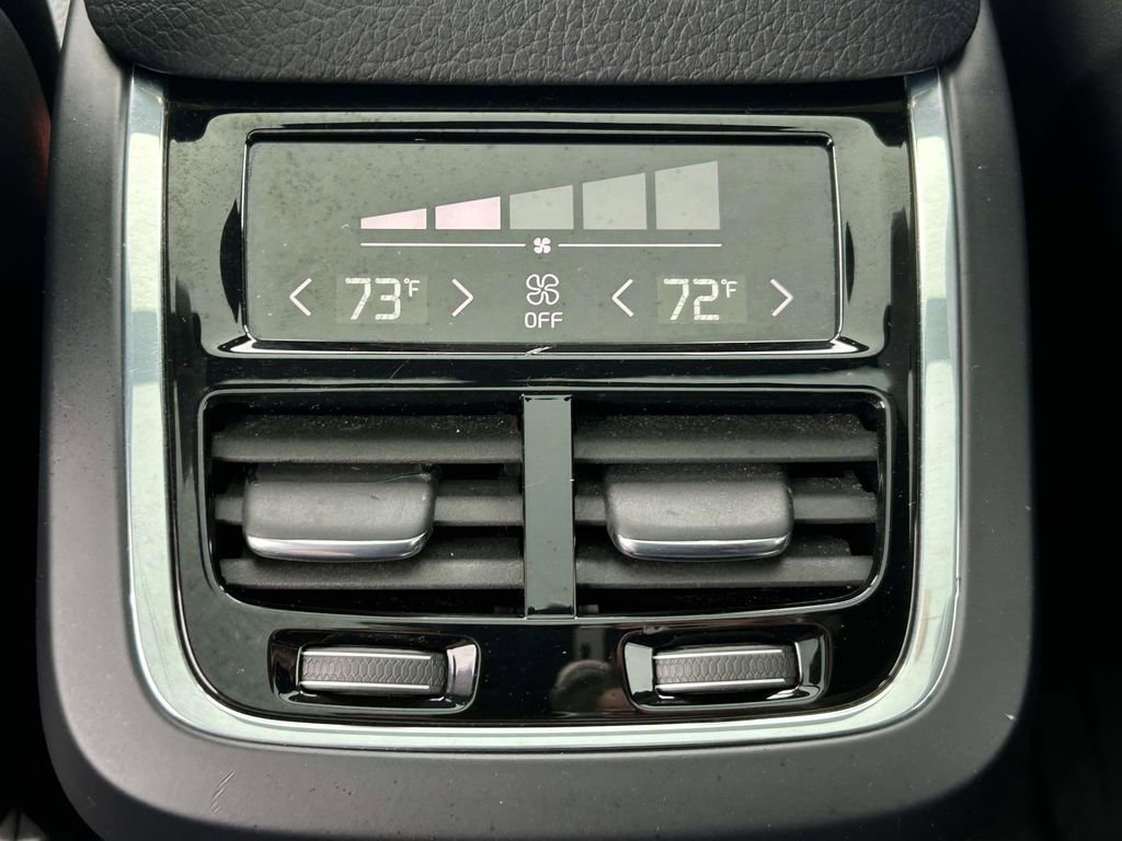 Used 2017 Volvo XC90 T6 Momentum w/ Vision Package image 17