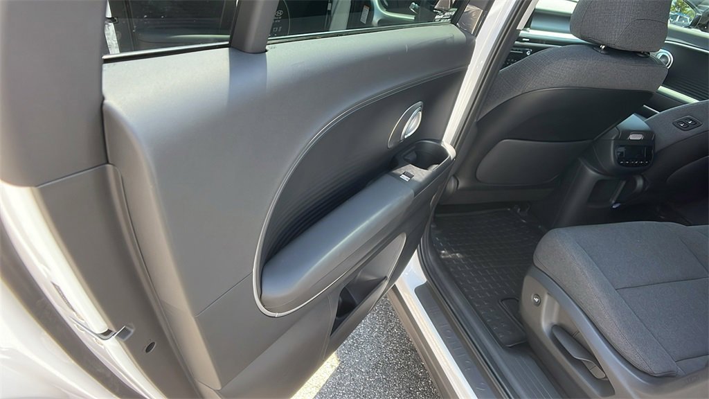 New 2026 Hyundai Ioniq 9 SE image 16