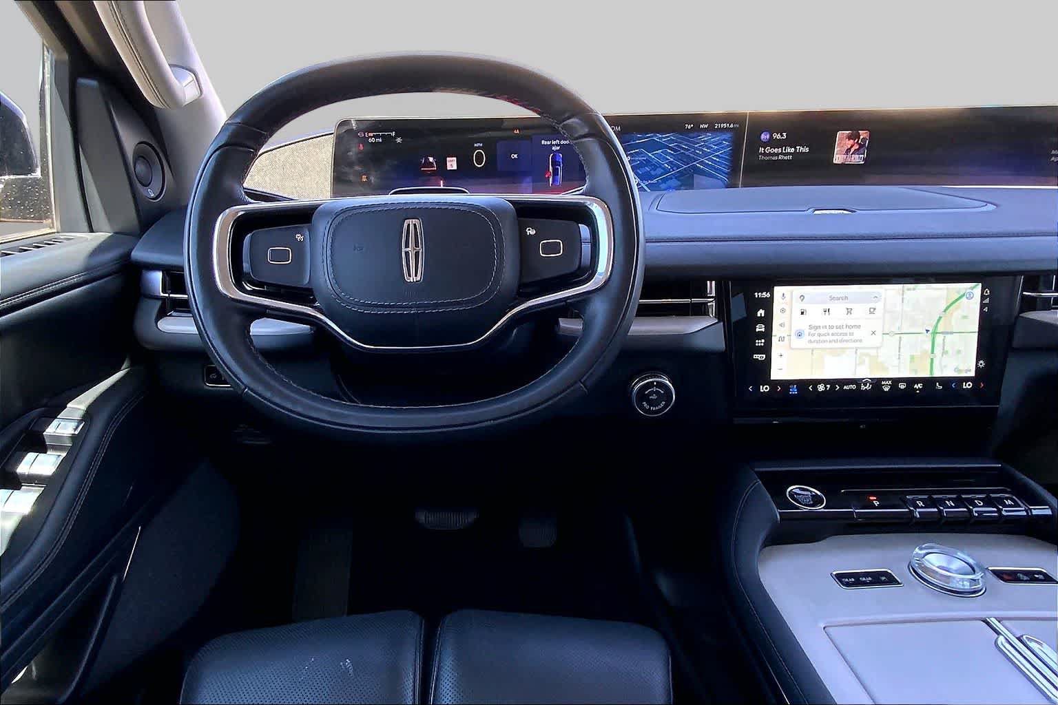 Used 2025 Lincoln Navigator Reserve AWD/4WD image 11