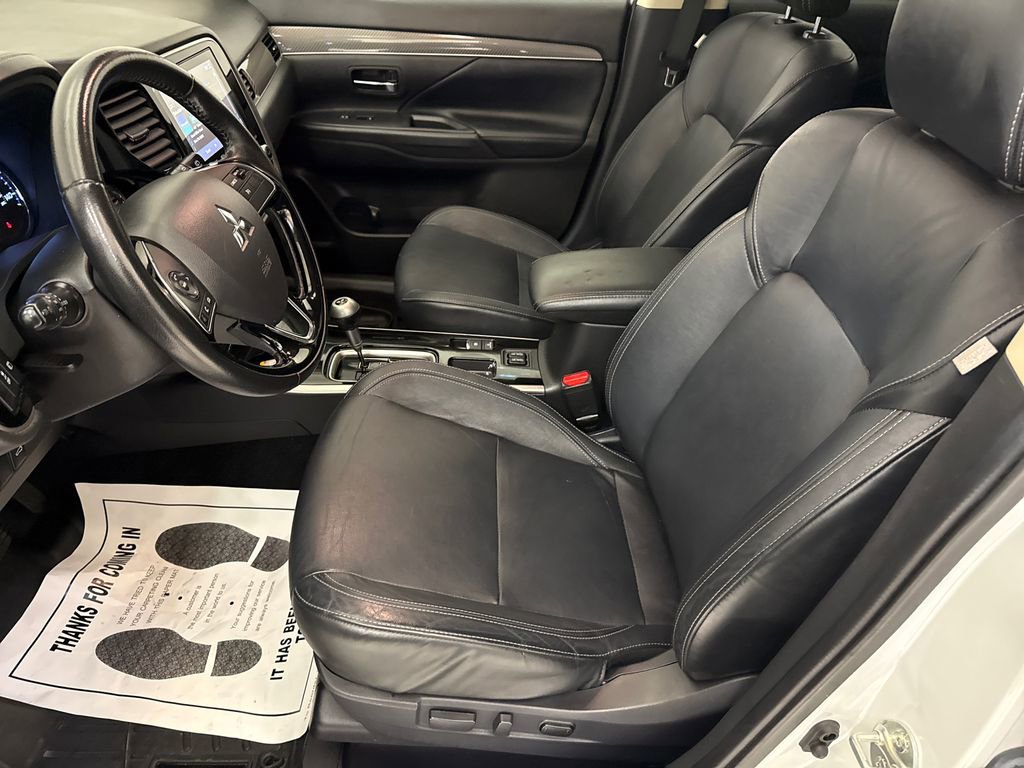 Used 2020 Mitsubishi Outlander FWD image 19