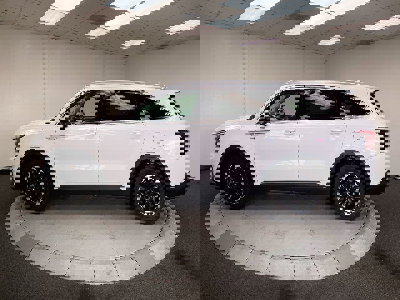 Certified 2025 Kia Sorento S w/ Panoramic Sunroof Package image 2