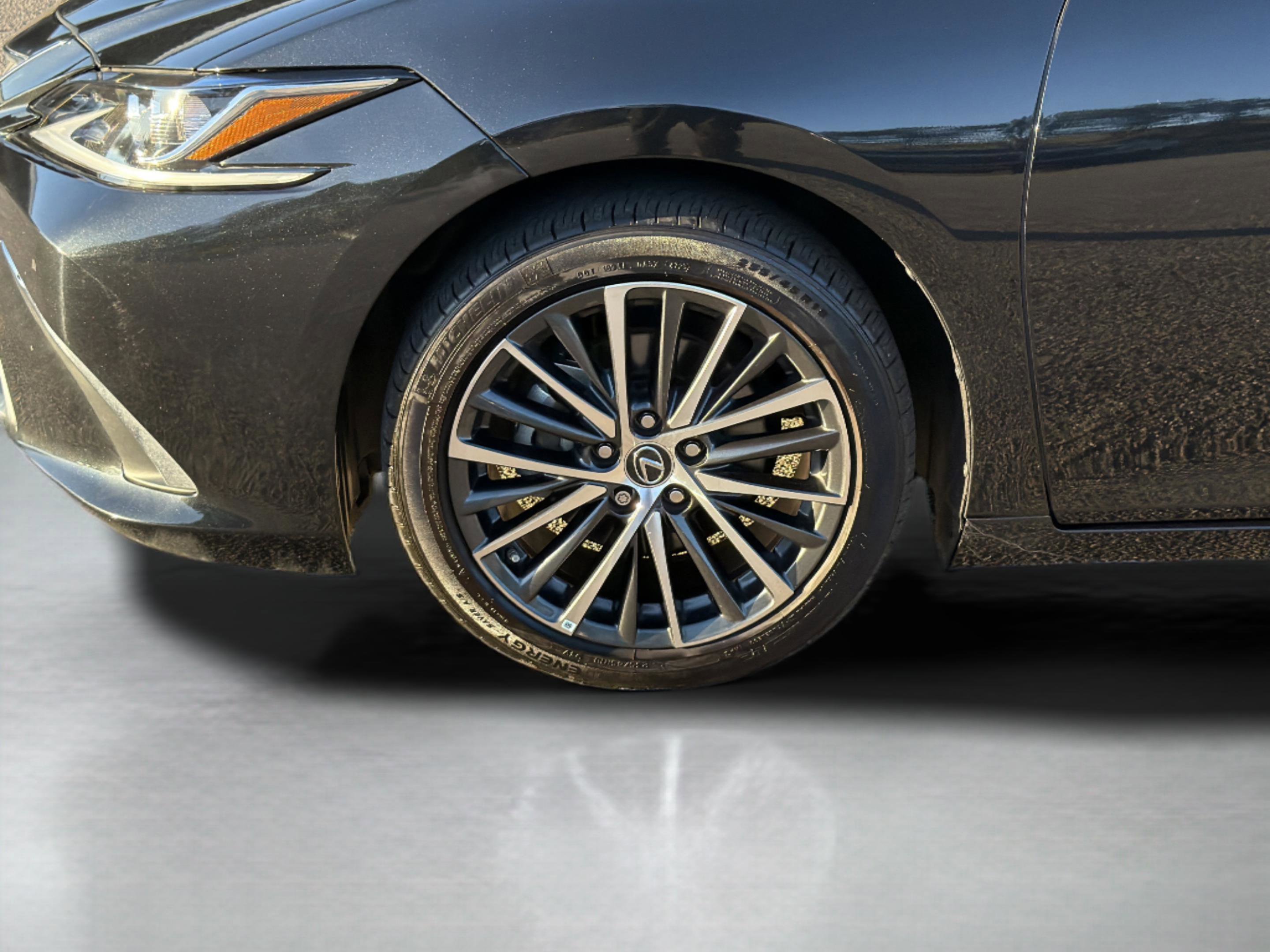 Used 2024 Lexus ES 350 w/ Premium Package image 9