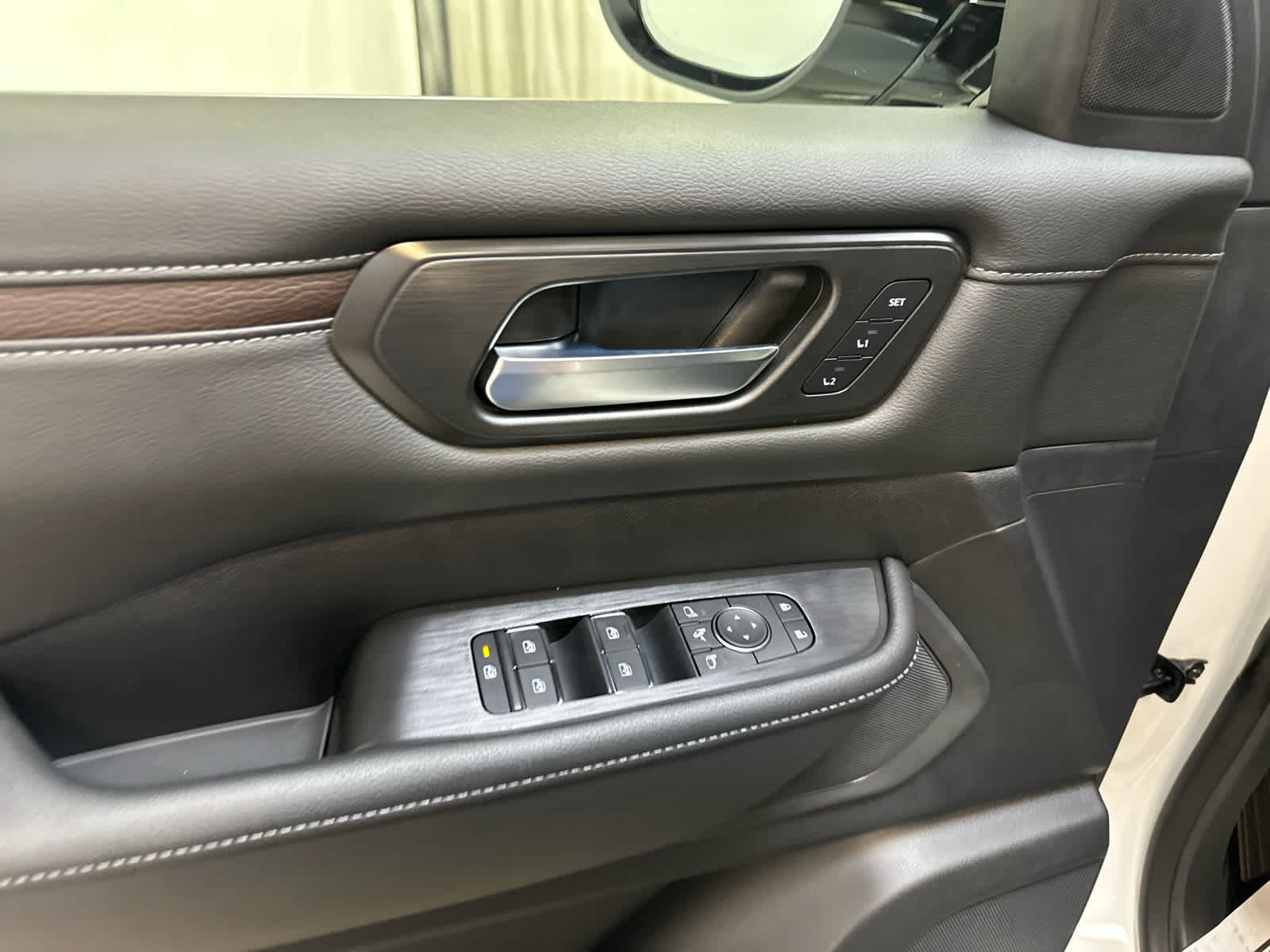 New 2026 Nissan Armada SL w/ Captain's Chari Seat Package AWD/4WD image 11