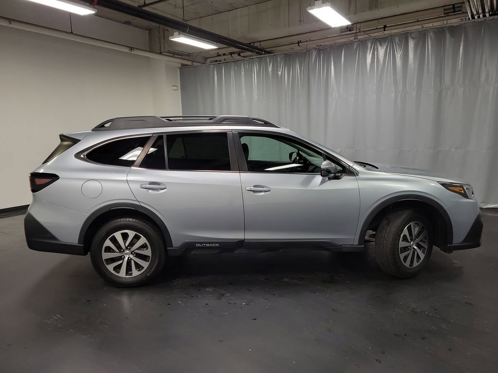 Used 2022 Subaru Outback Premium image 9