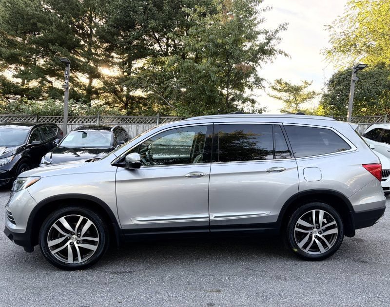Used 2017 Honda Pilot Elite image 4