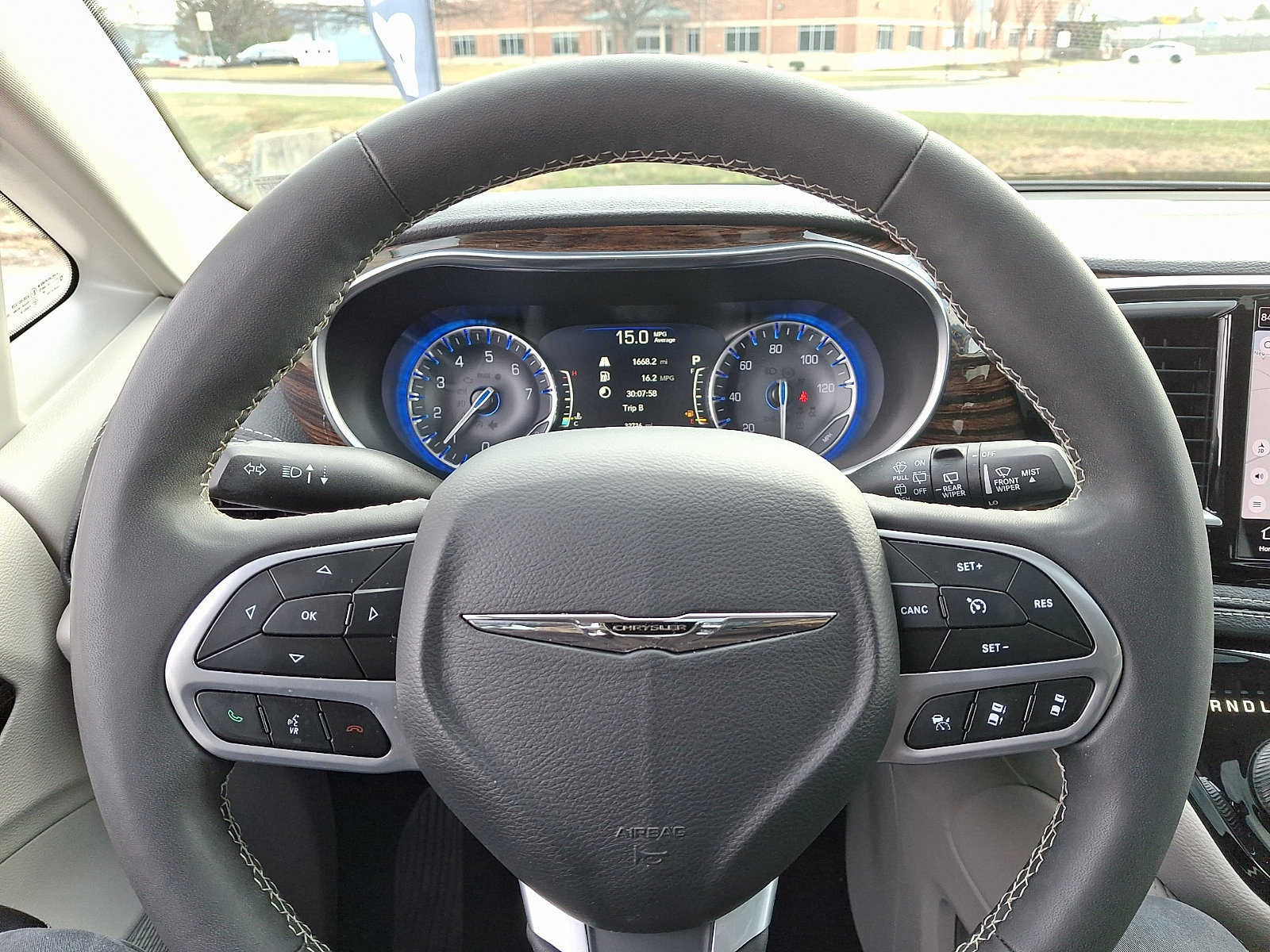 Used 2023 Chrysler Pacifica Limited image 21