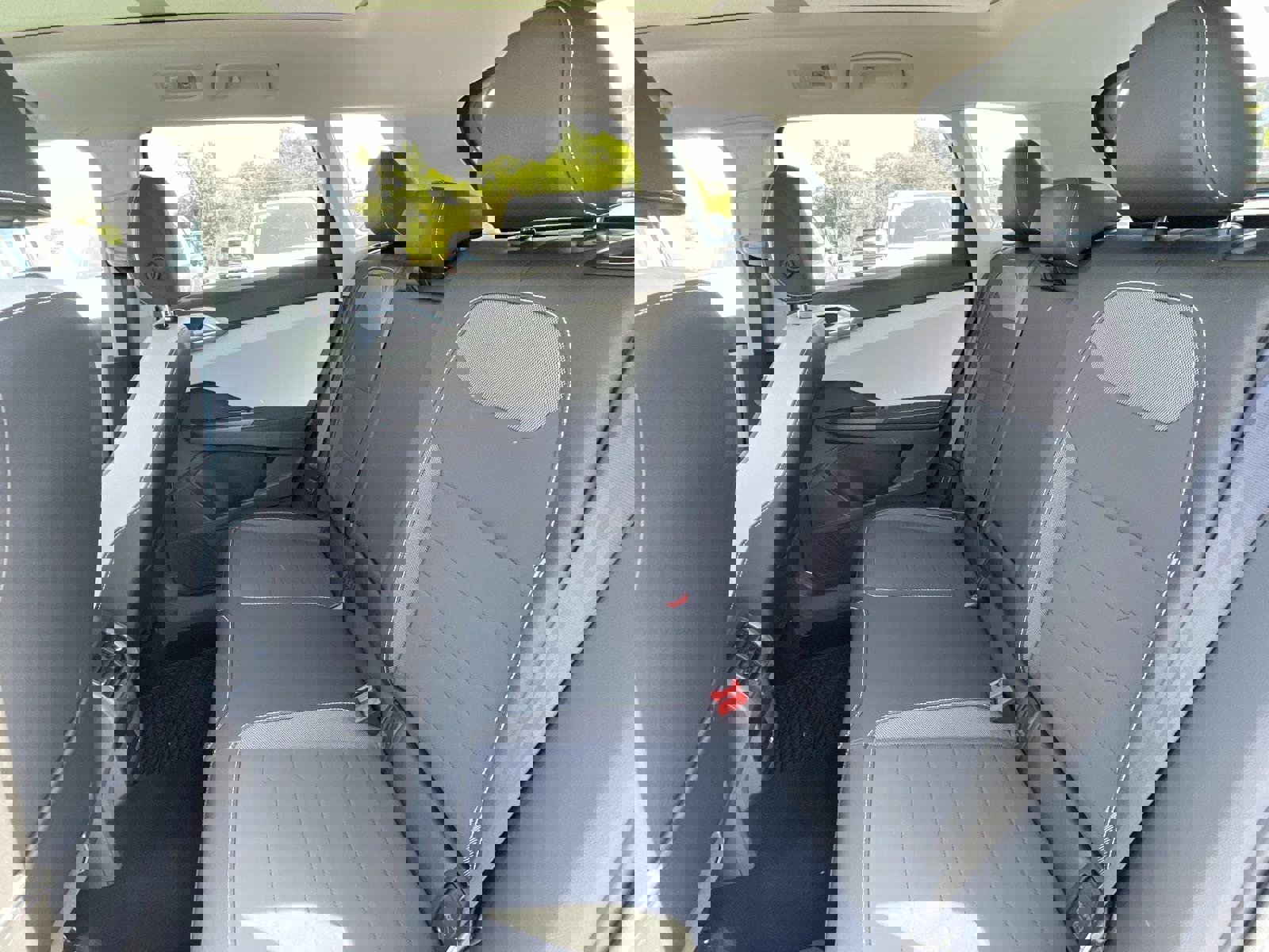 Used 2025 Volkswagen Taos SE w/ Panoramic Sunroof Package FWD image 12