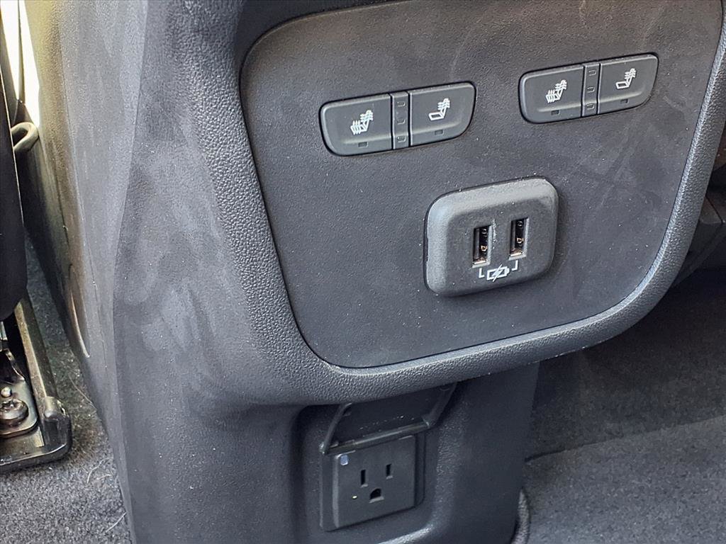 Used 2023 GMC Terrain Denali w/ Black Diamond Edition image 18