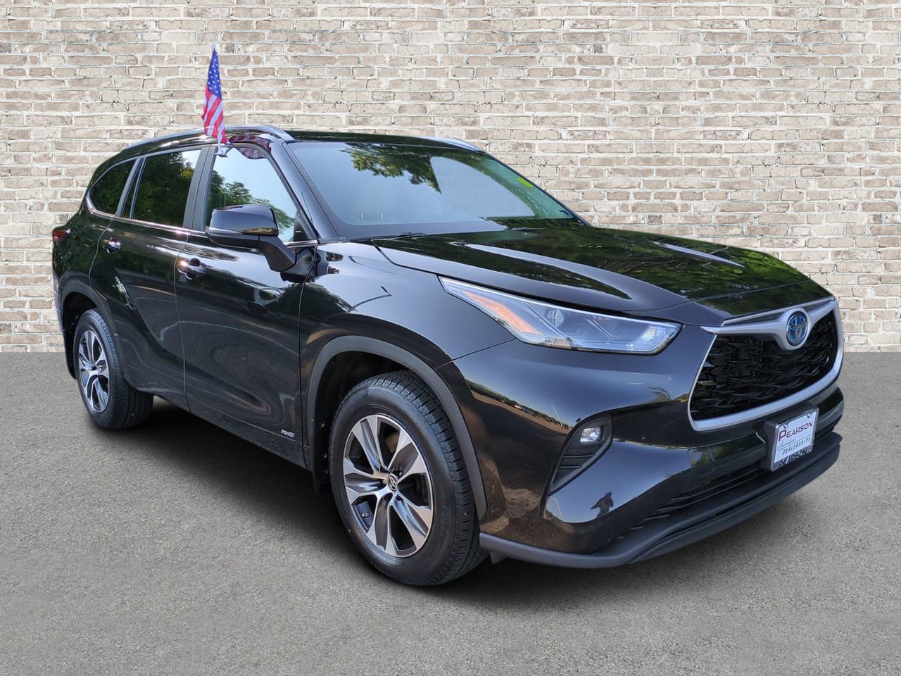 Used 2023 Toyota Highlander XLE AWD/4WD image 1