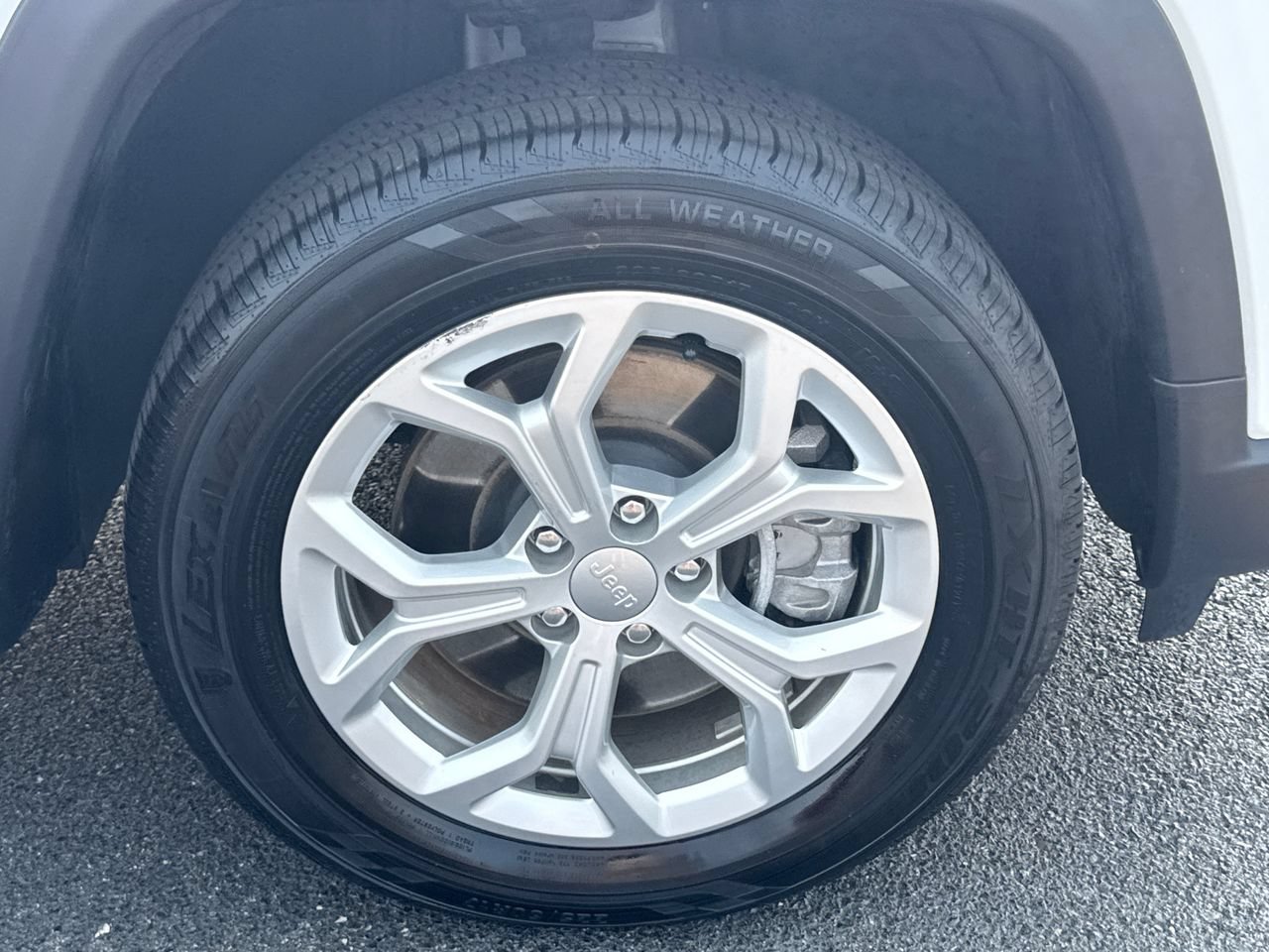 Used 2024 Jeep Compass Latitude AWD/4WD image 9