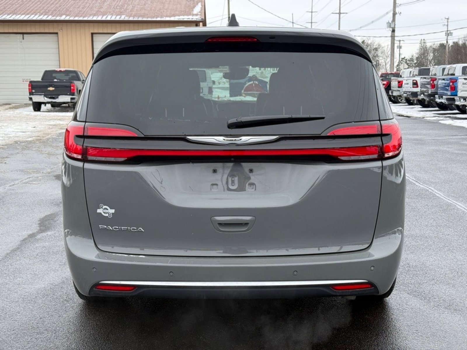 Used 2025 Chrysler Pacifica Select image 7