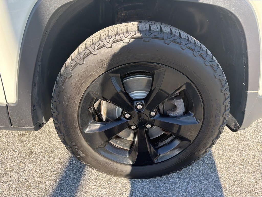 Used 2018 Jeep Cherokee Limited w/ High Altitude Package image 13