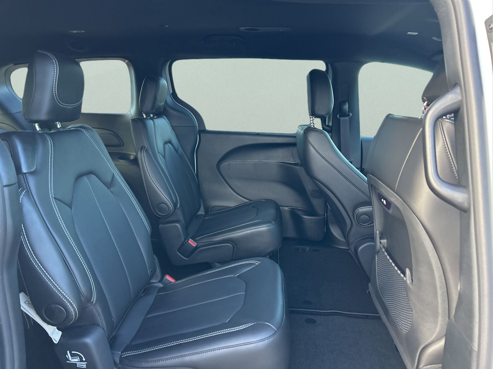 New 2026 Chrysler Pacifica Select w/ S Appearance Package FWD image 28