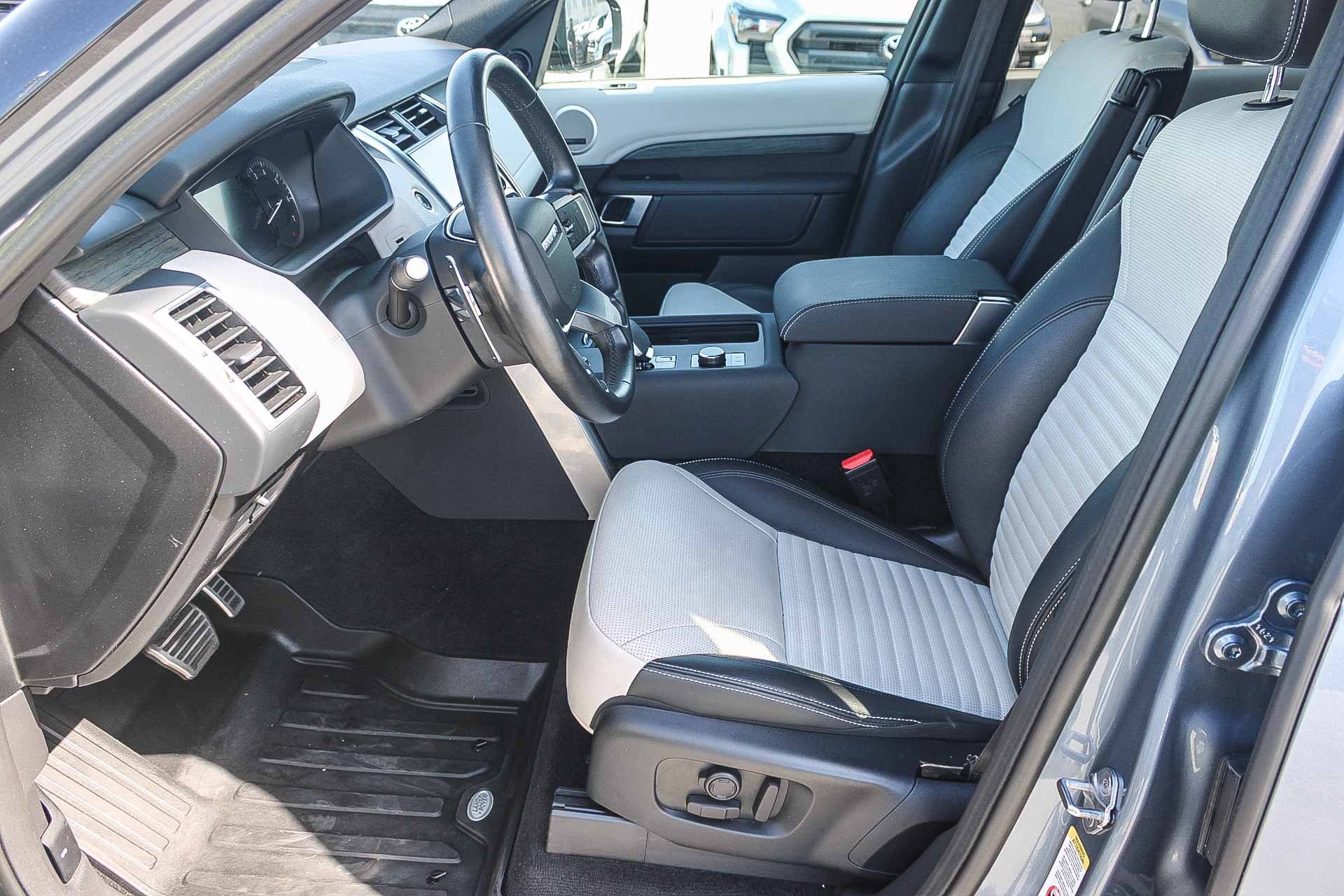 Used 2023 Land Rover Discovery S R-Dynamic image 18