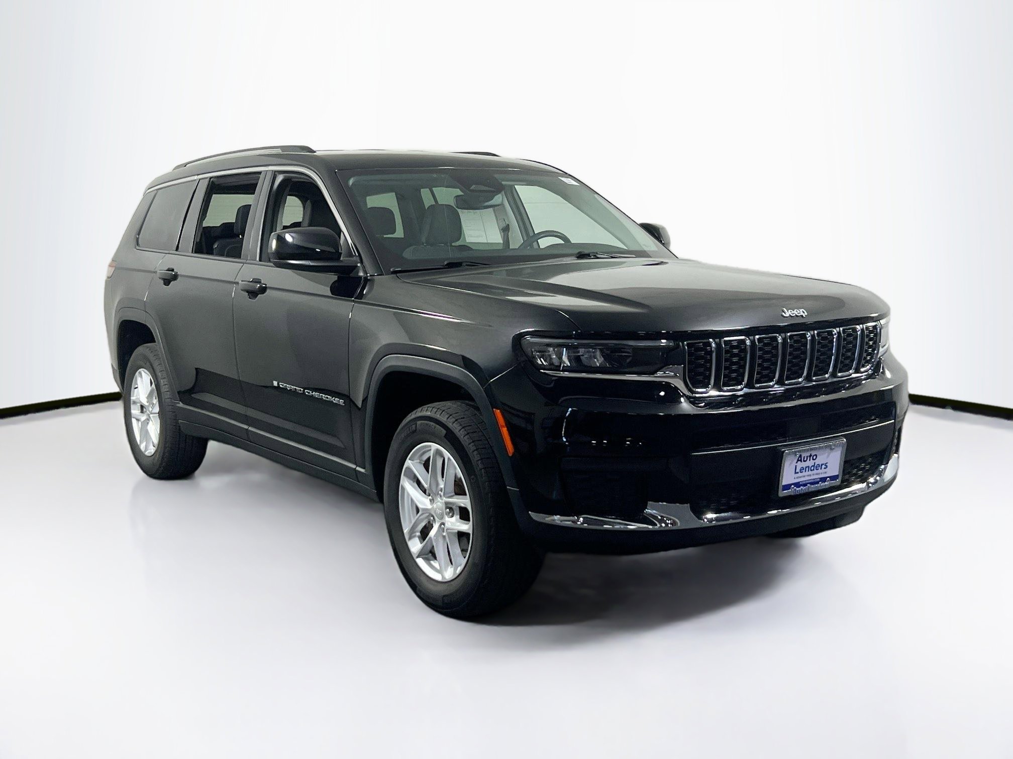 Used 2023 Jeep Grand Cherokee L Laredo AWD/4WD image 3