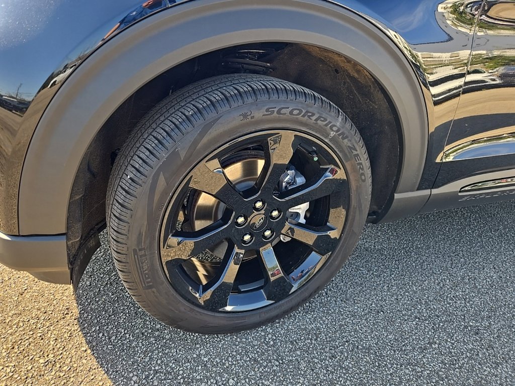 Used 2024 Ford Explorer ST-Line w/ Class IV Trailer Tow Package AWD/4WD image 30