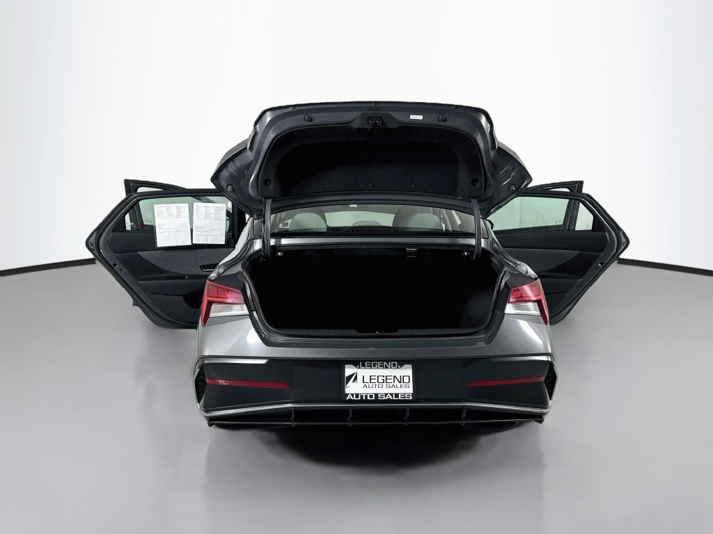 Used 2025 Hyundai Elantra Limited FWD image 23