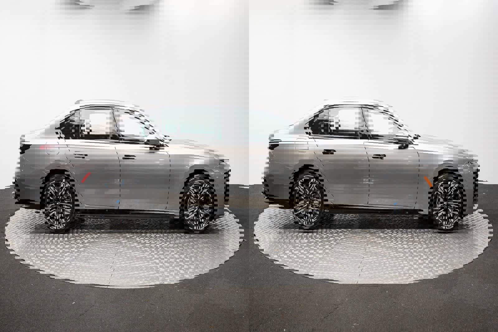 Used 2024 BMW 760i xDrive w/ Executive Package image 57