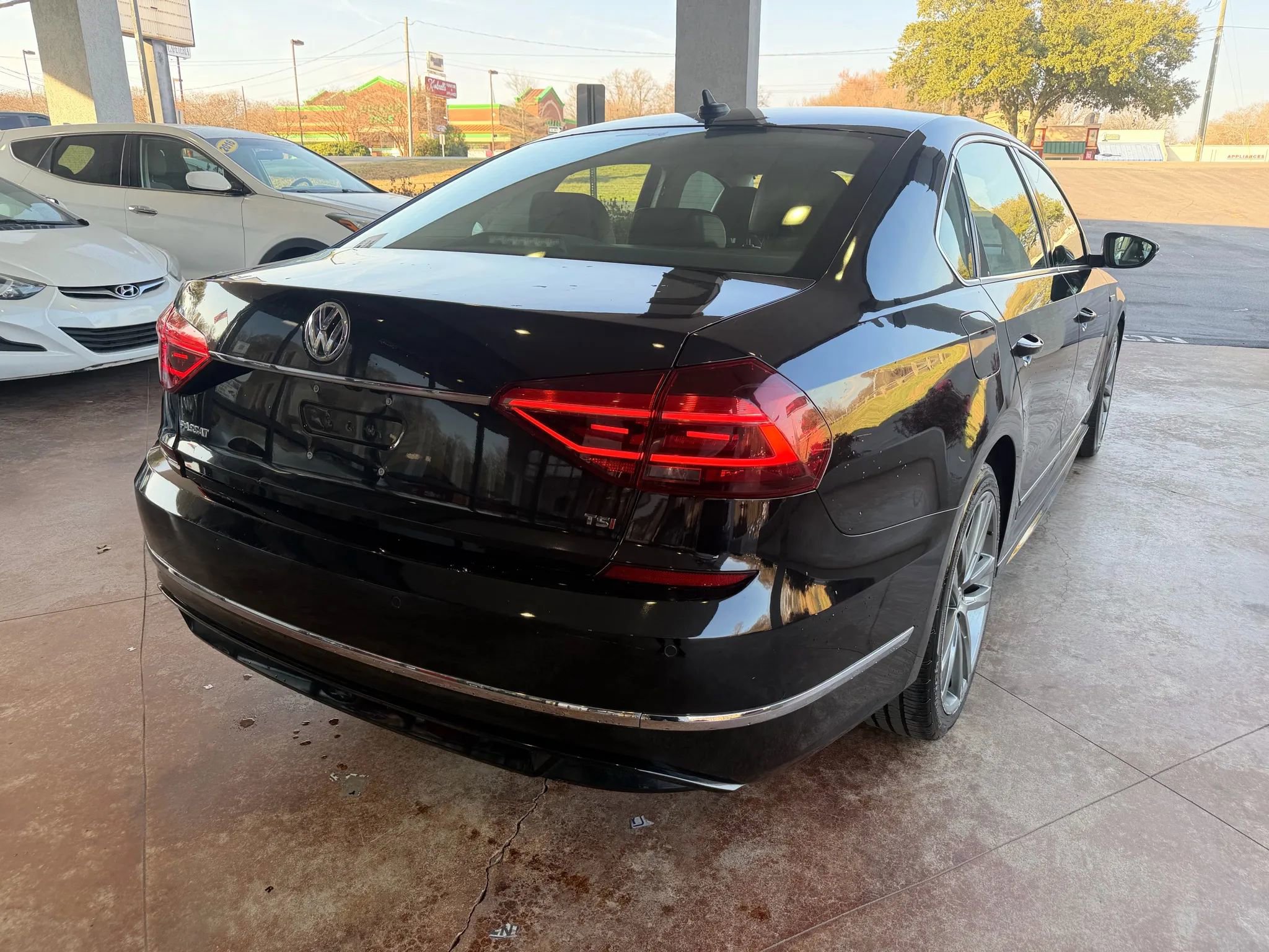 Used 2019 Volkswagen Passat 2.0T SE R-Line image 6