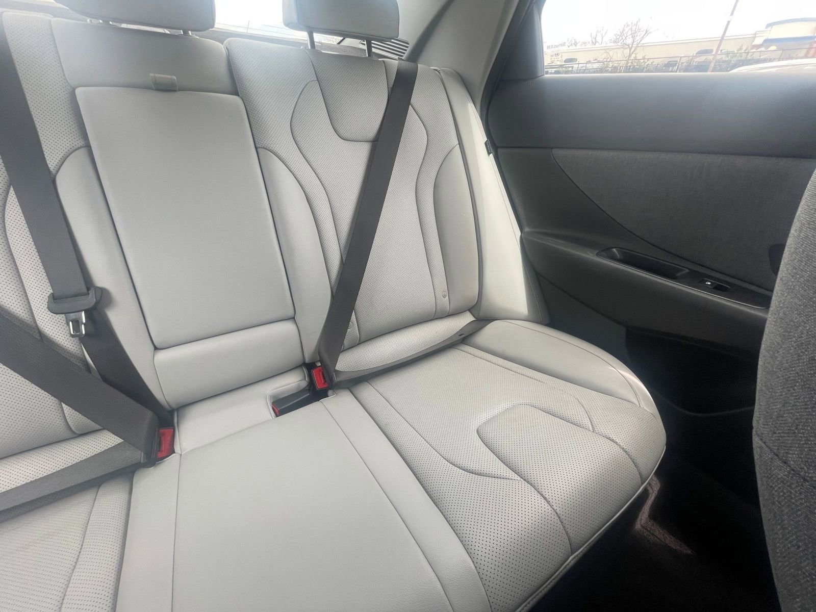 Used 2025 Hyundai Elantra Limited image 38