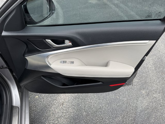 Used 2020 Genesis G70 2.0T RWD image 29
