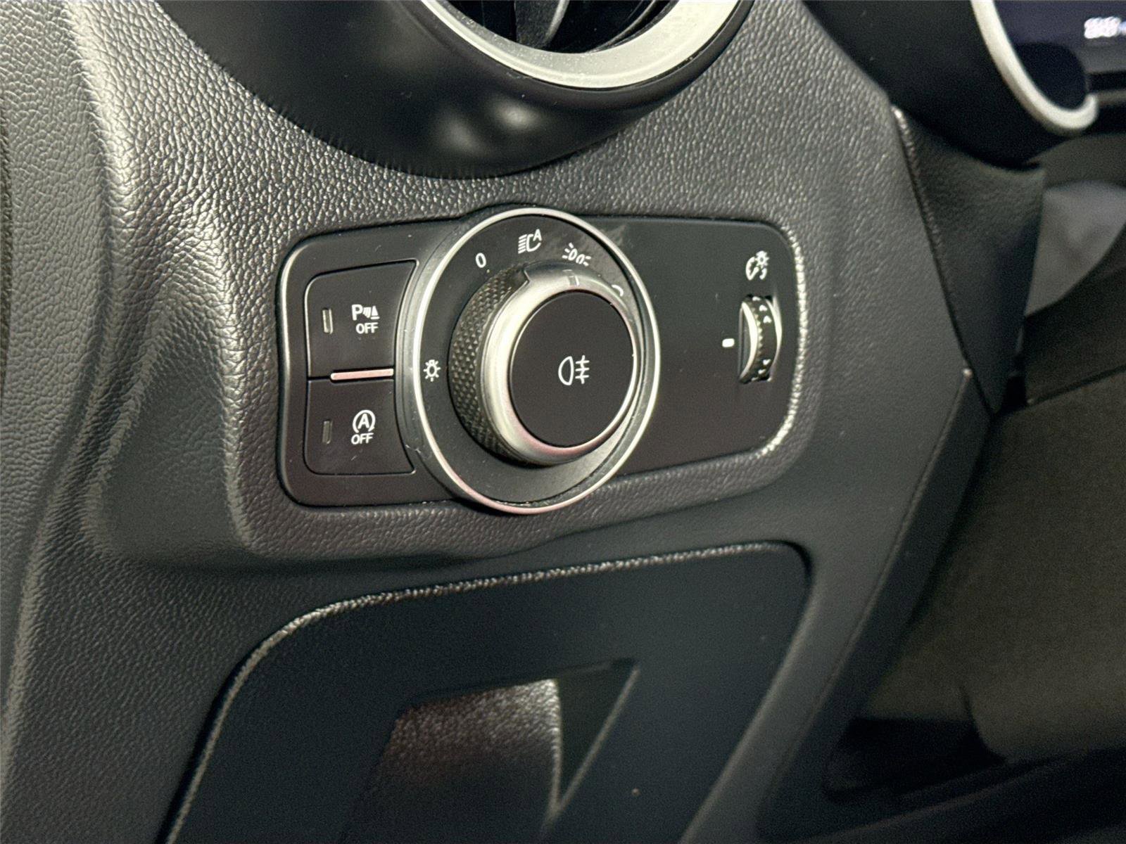 Used 2024 Alfa Romeo Stelvio Veloce image 16